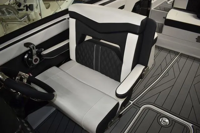 Slide: The Image of Monterey 275SS Super Sport 2025 - 54