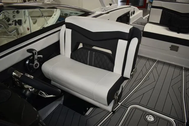 Slide: The Image of Monterey 275SS Super Sport 2025 - 55