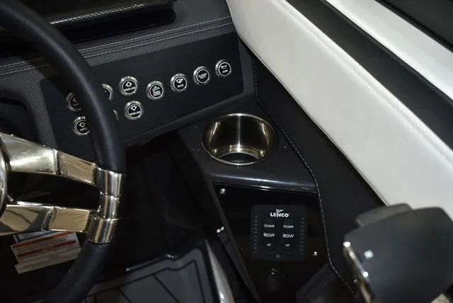 Slide: The Image of Monterey 275SS Super Sport 2025 - 58