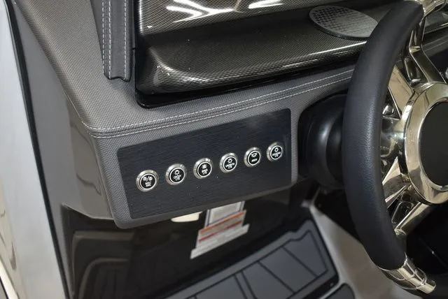 Slide: The Image of Monterey 275SS Super Sport 2025 - 59