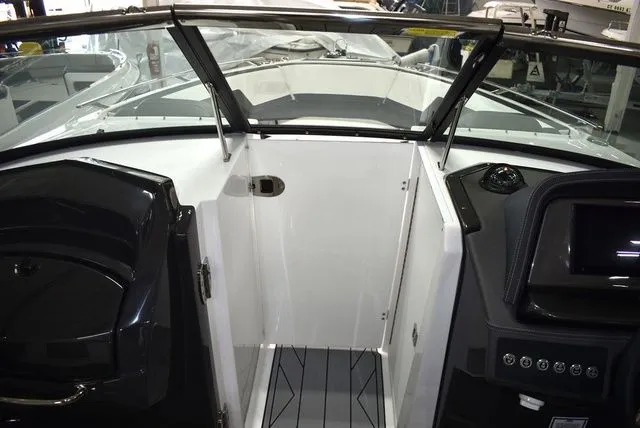 Slide: The Image of Monterey 275SS Super Sport 2025 - 62