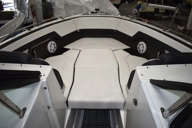 Slide: The Image of Monterey 275SS Super Sport 2025 - 69