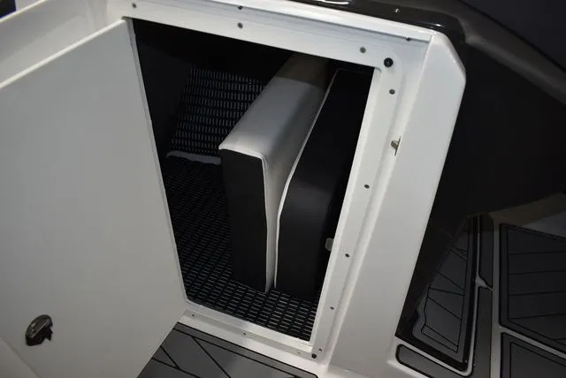 Slide: The Image of Monterey 275SS Super Sport 2025 - 70