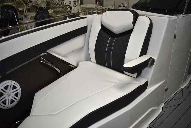 Slide: The Image of Monterey 275SS Super Sport 2025 - 72