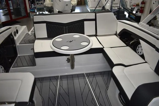 Slide: The Image of Monterey 275SS Super Sport 2025 - 77