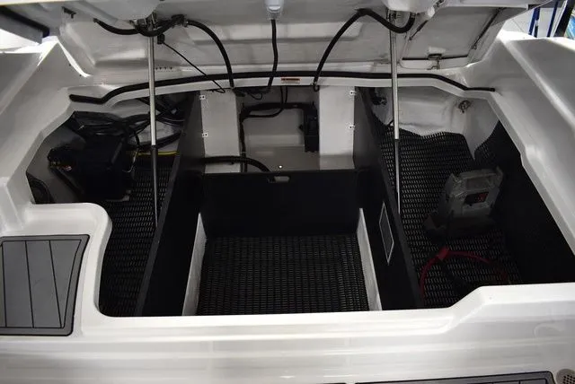 Slide: The Image of Monterey 275SS Super Sport 2025 - 82