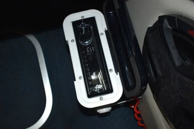 Slide: The Image of Bayliner Marine 2100 SR 1997 - 50