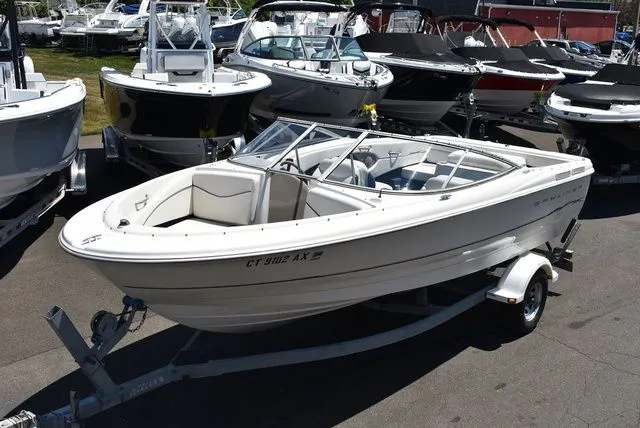 The Image of Bayliner 2150 Capri Bowrider 2001 - 1
