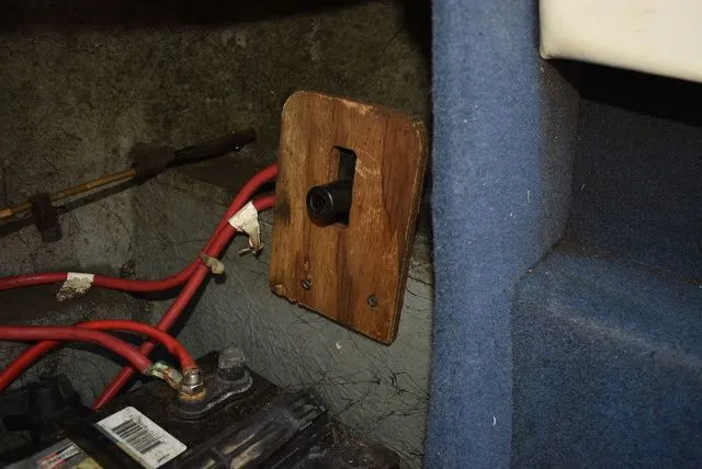 Slide: The Image of Bayliner 2150 Capri Bowrider 2001 - 23