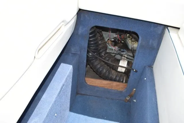 Slide: The Image of Bayliner 2150 Capri Bowrider 2001 - 24