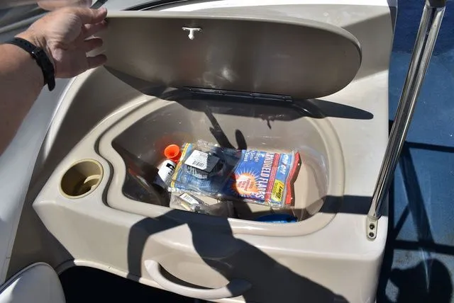 Slide: The Image of Bayliner 2150 Capri Bowrider 2001 - 32