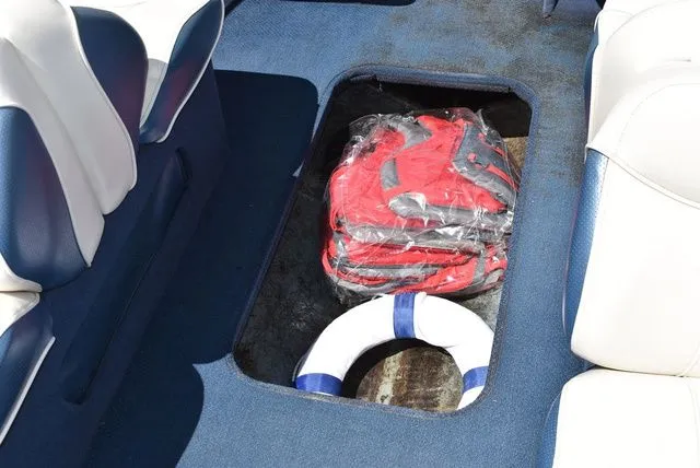 Slide: The Image of Bayliner 2150 Capri Bowrider 2001 - 33