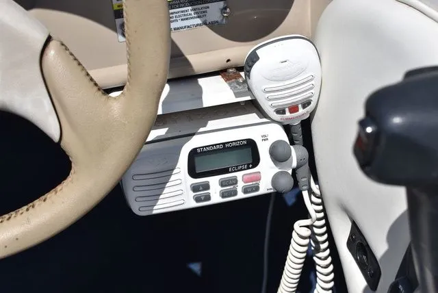 Slide: The Image of Bayliner 2150 Capri Bowrider 2001 - 36