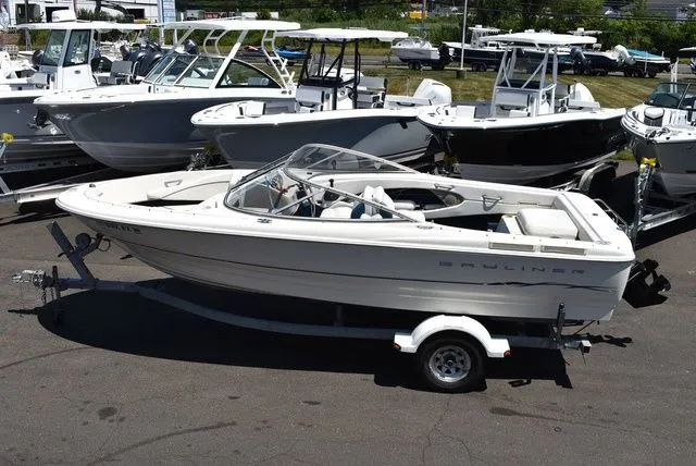 Slide: The Image of Bayliner 2150 Capri Bowrider 2001 - 5