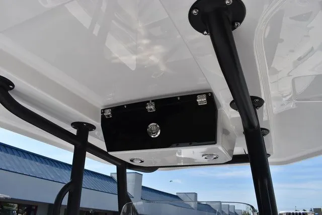 Slide: The Image of Blackfin 222 CC 2025 - 17