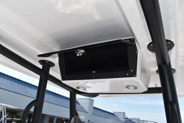 Slide: The Image of Blackfin 222 CC 2025 - 18