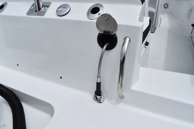 Slide: The Image of Blackfin 222 CC 2024 - 71