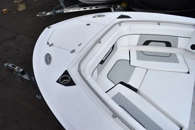 Slide: The Image of Blackfin 272CC 2024 - 21