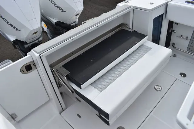 Slide: The Image of Blackfin 272CC 2024 - 38