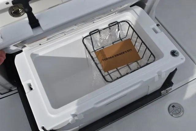 Slide: The Image of Blackfin 272CC 2024 - 52