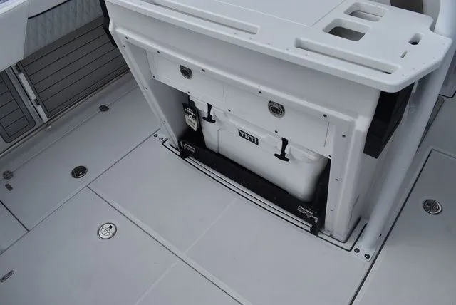 Slide: The Image of Blackfin 272CC 2024 - 54