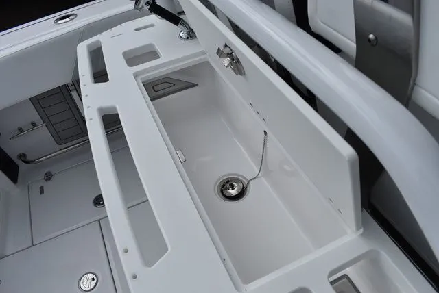 Slide: The Image of Blackfin 272CC 2024 - 57