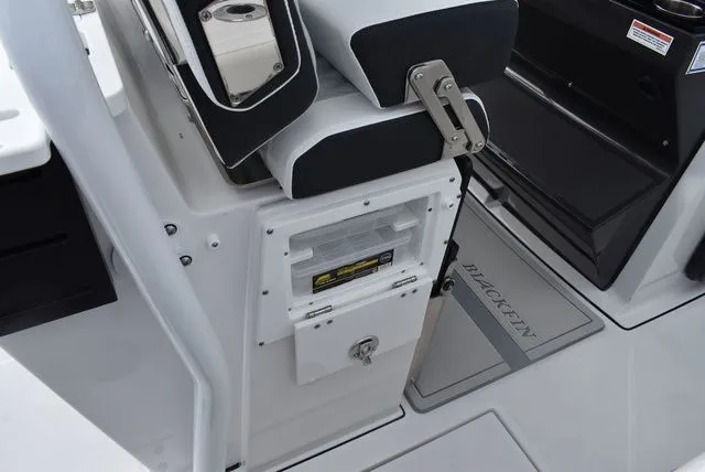 Slide: The Image of Blackfin 272CC 2024 - 59