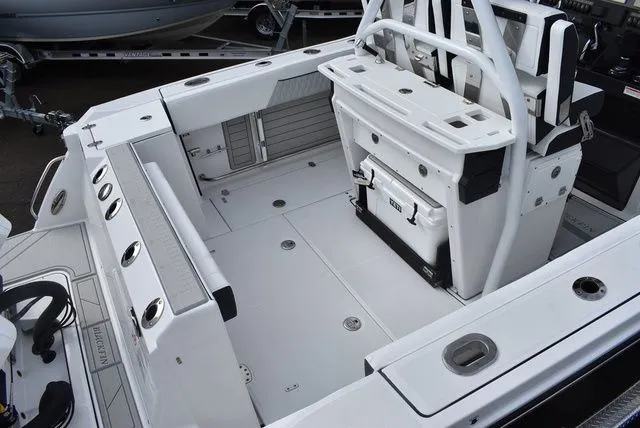 Slide: The Image of Blackfin 272CC 2024 - 9