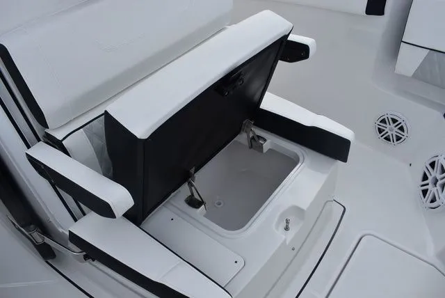 Slide: The Image of Blackfin 272CC 2024 - 97