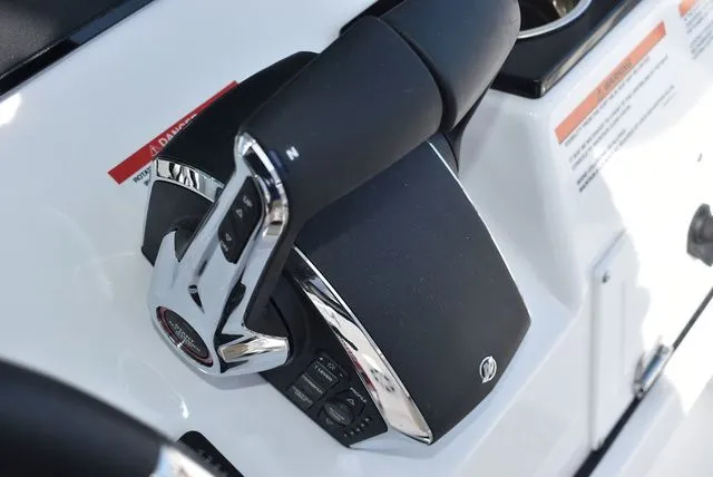 Slide: The Image of Blackfin 252 CC 2025 - 50