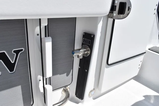 Slide: The Image of Blackfin 252 CC 2023 - 25