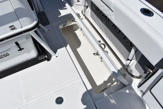 Slide: The Image of Blackfin 252 CC 2023 - 27