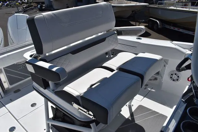 Slide: The Image of Blackfin 252 CC 2023 - 30