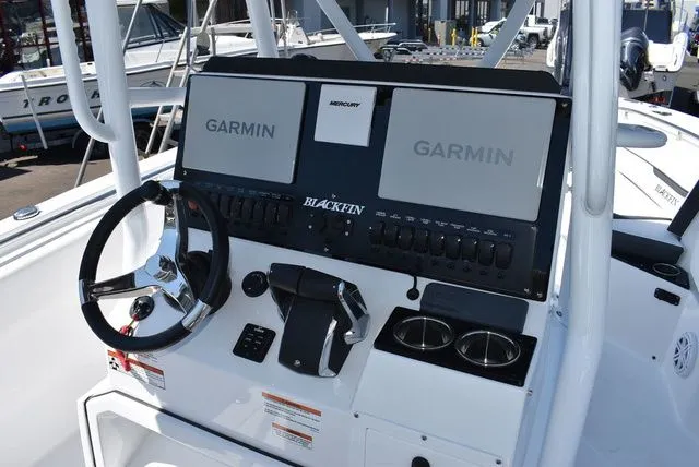 Slide: The Image of Blackfin 252 CC 2023 - 32