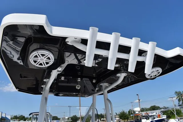 Slide: The Image of Blackfin 252 CC 2023 - 39