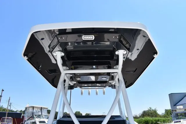 Slide: The Image of Blackfin 252 CC 2023 - 40