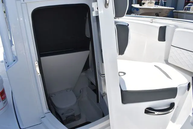 Slide: The Image of Blackfin 252 CC 2023 - 42