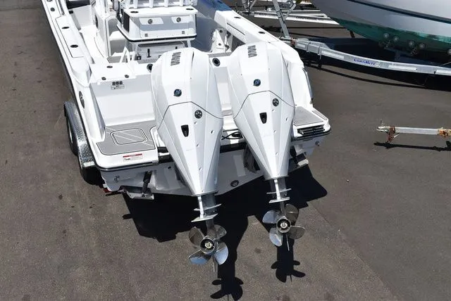 Slide: The Image of Blackfin 252 CC 2023 - 6