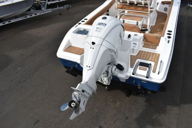 Slide: The Image of NauticStar 242 OS 2024 - 12