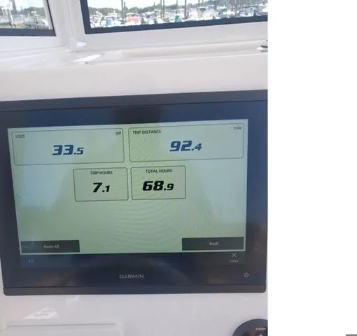 Slide: The Image of NauticStar 242 OS 2024 - 23