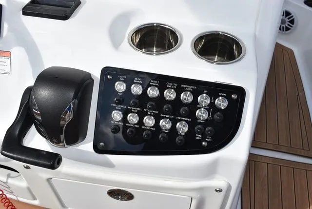 Slide: The Image of NauticStar 242 OS 2024 - 25