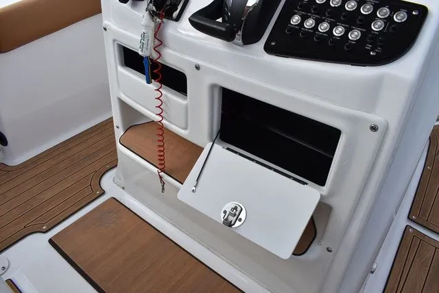 Slide: The Image of NauticStar 242 OS 2024 - 26