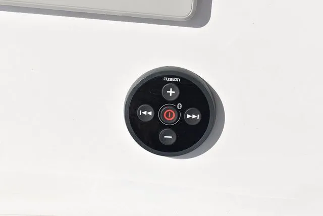 Slide: The Image of NauticStar 242 OS 2024 - 27