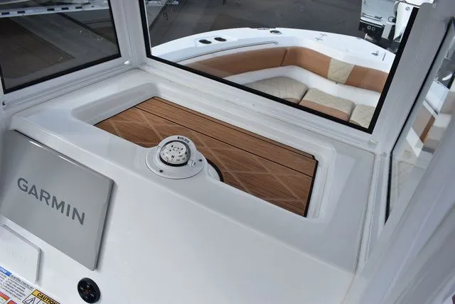 Slide: The Image of NauticStar 242 OS 2024 - 28