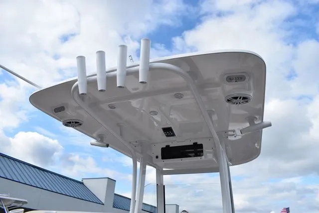 Slide: The Image of NauticStar 242 OS 2024 - 30