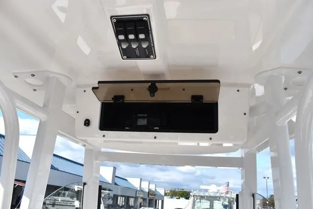 Slide: The Image of NauticStar 242 OS 2024 - 32