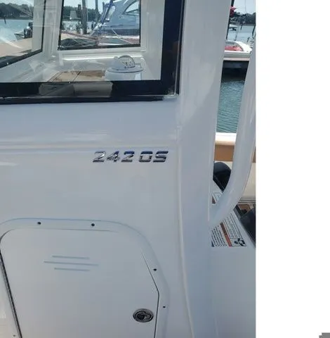 Slide: The Image of NauticStar 242 OS 2024 - 34