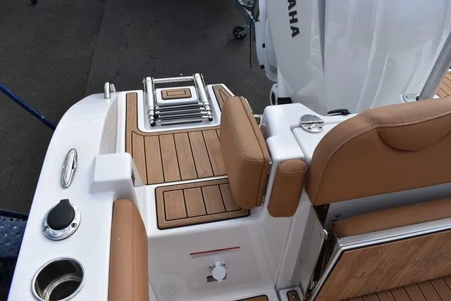 Slide: The Image of NauticStar 242 OS 2024 - 35