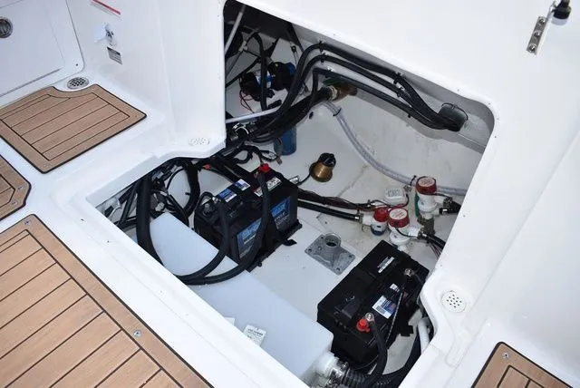 Slide: The Image of NauticStar 242 OS 2024 - 39