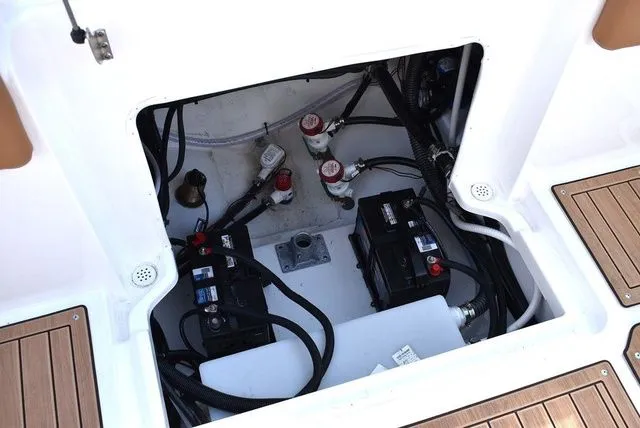 Slide: The Image of NauticStar 242 OS 2024 - 40